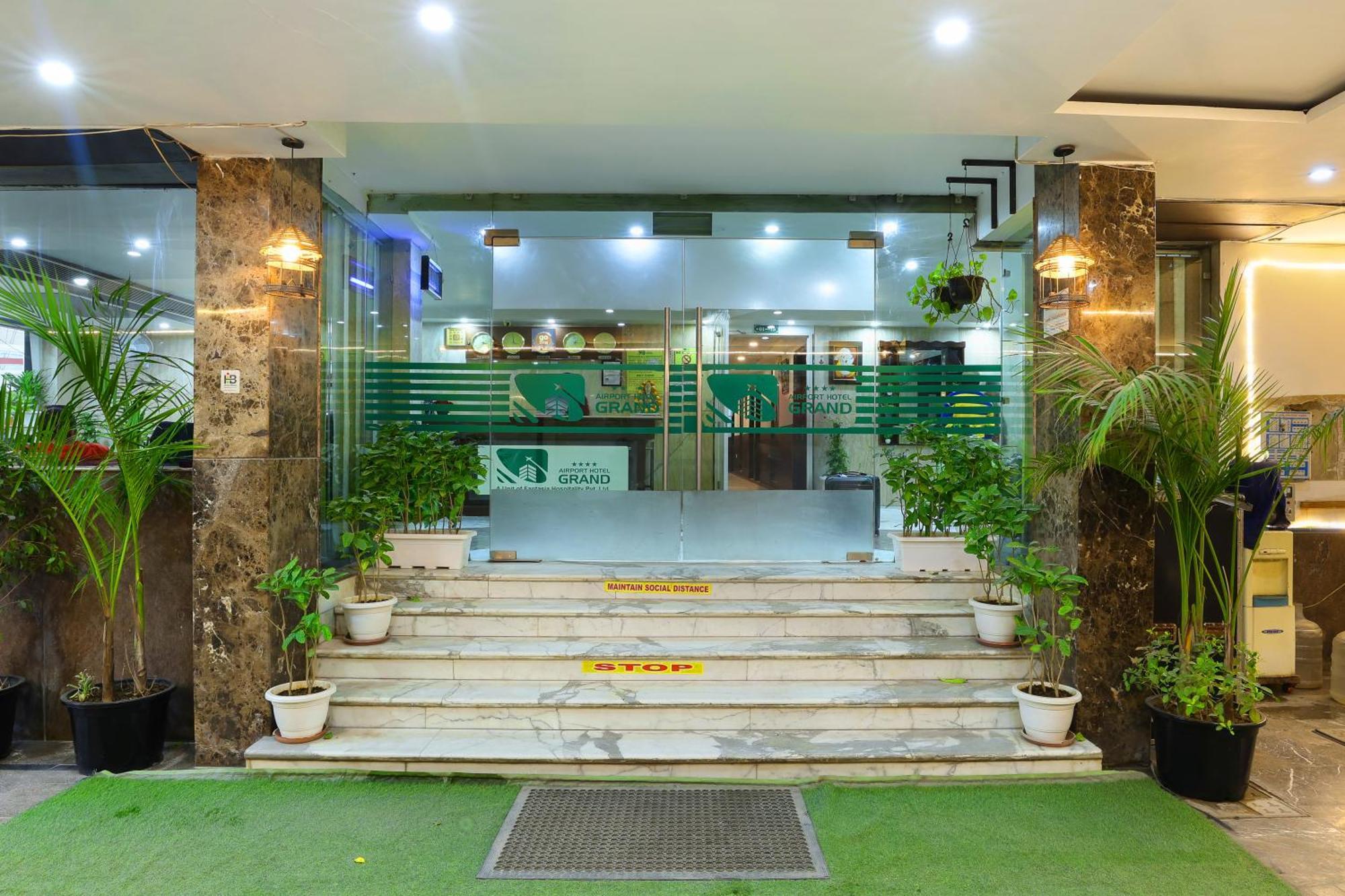 Airport Hotel Grand By Fantasia New Delhi Exterior foto